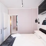 Flamingo 203: Sea Point Aprt With Mountain Views