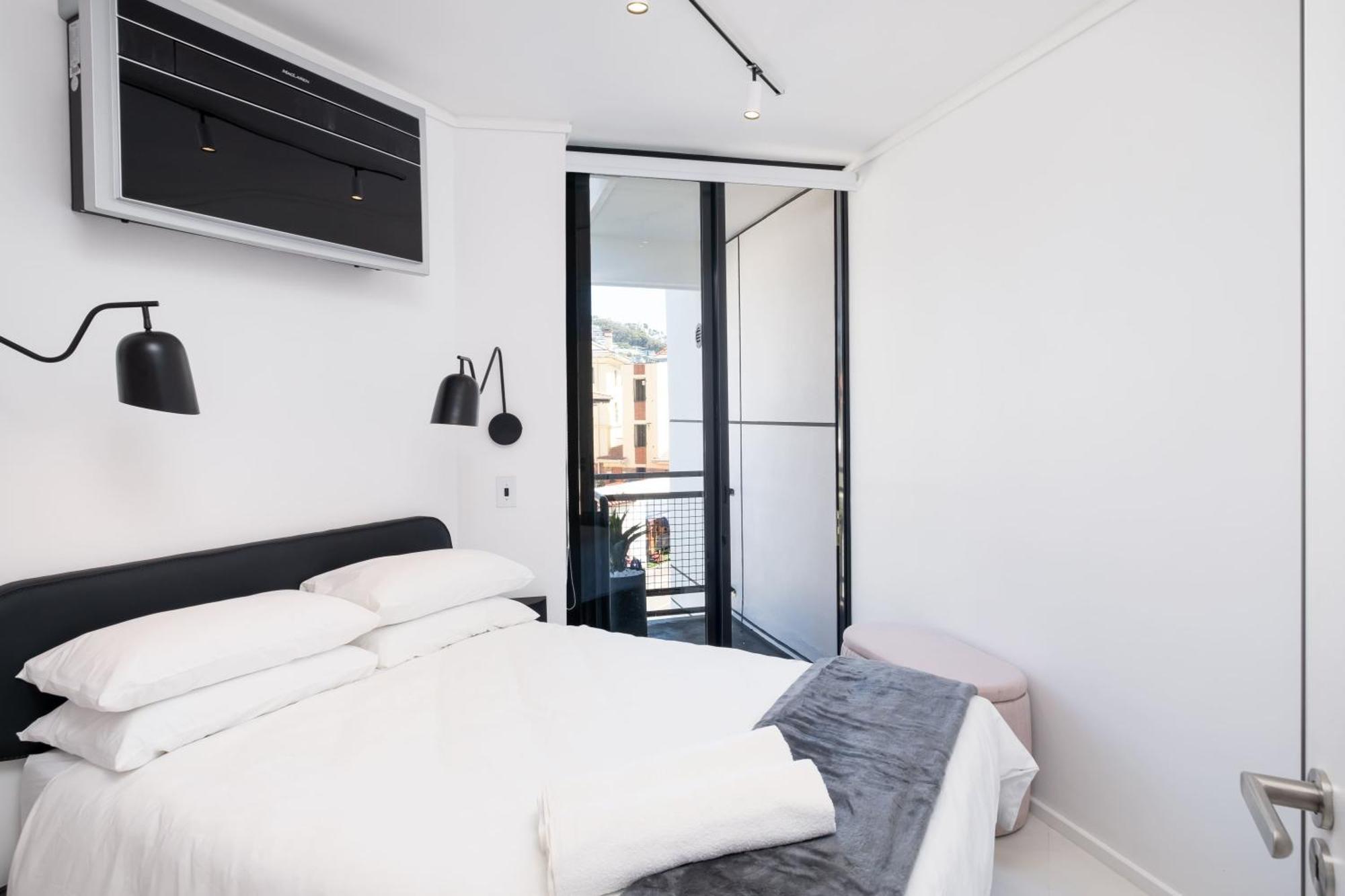 Flamingo 203: Sea Point Aprt With Mountain Views Apartment *