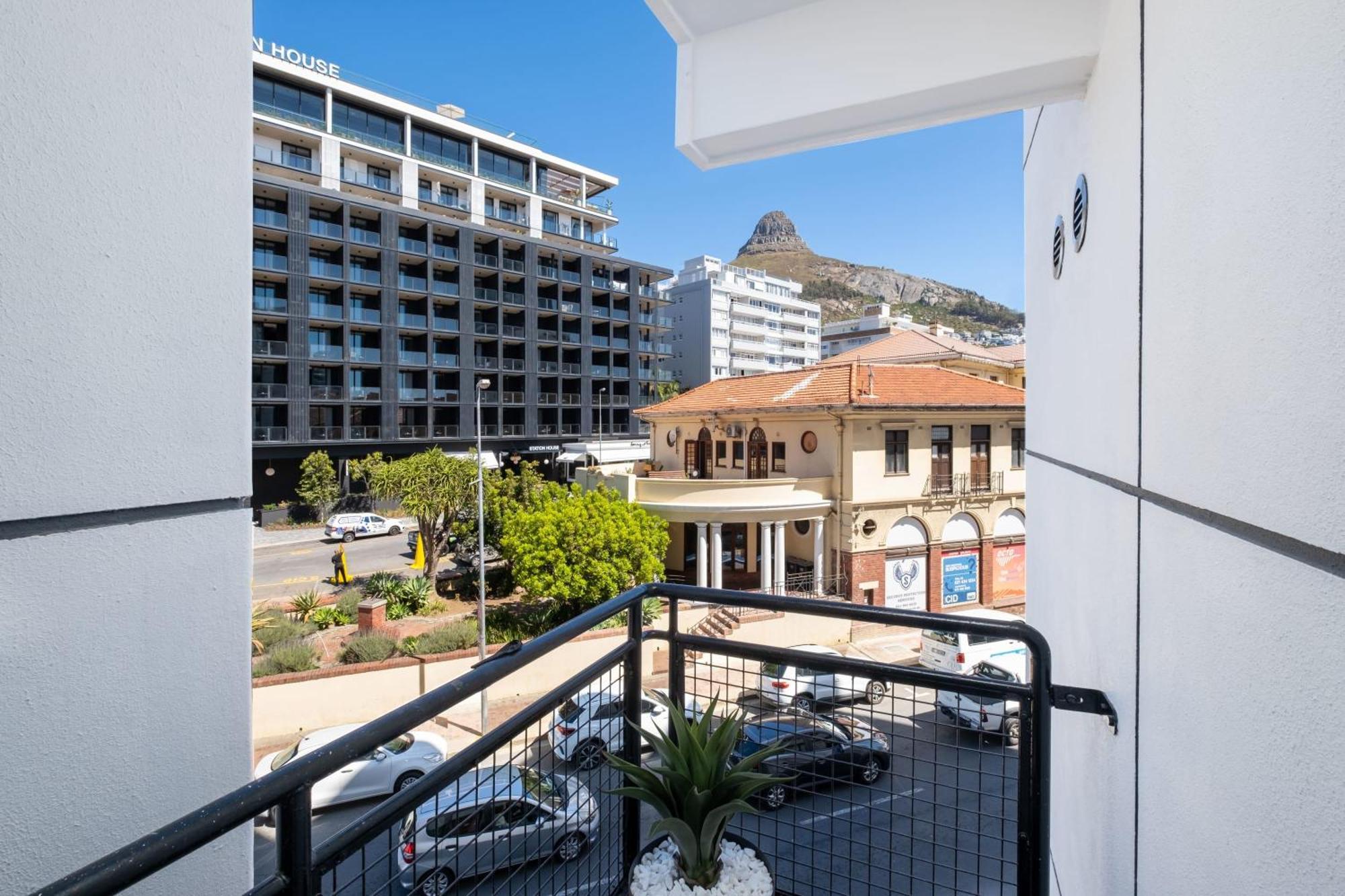 Apartment Flamingo 203: Sea Point Aprt With Mountain Views