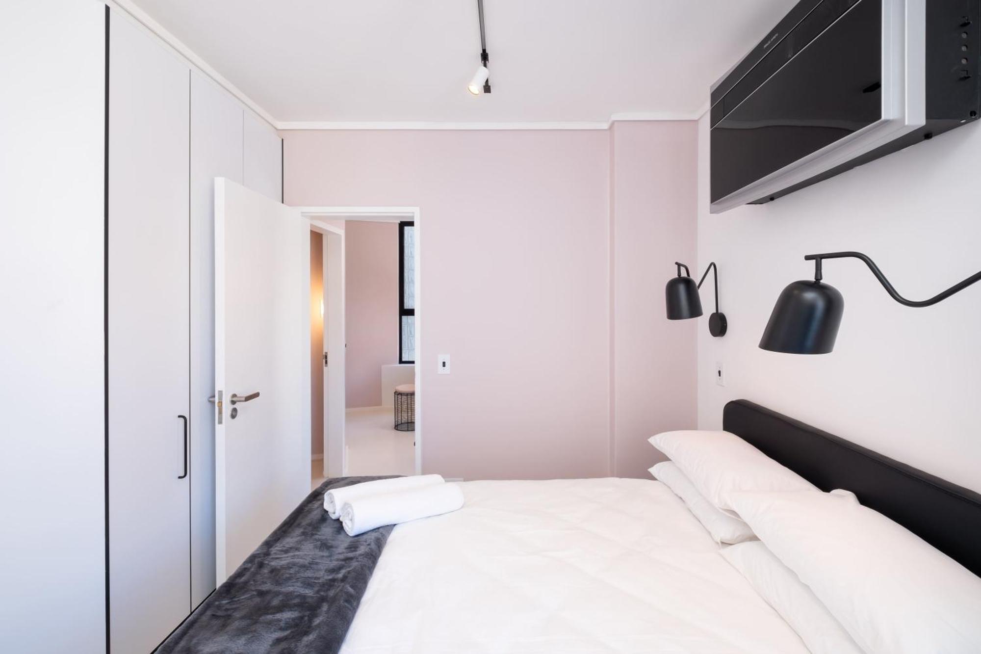Flamingo 203: Sea Point Aprt With Mountain Views Apartment Cape Town
