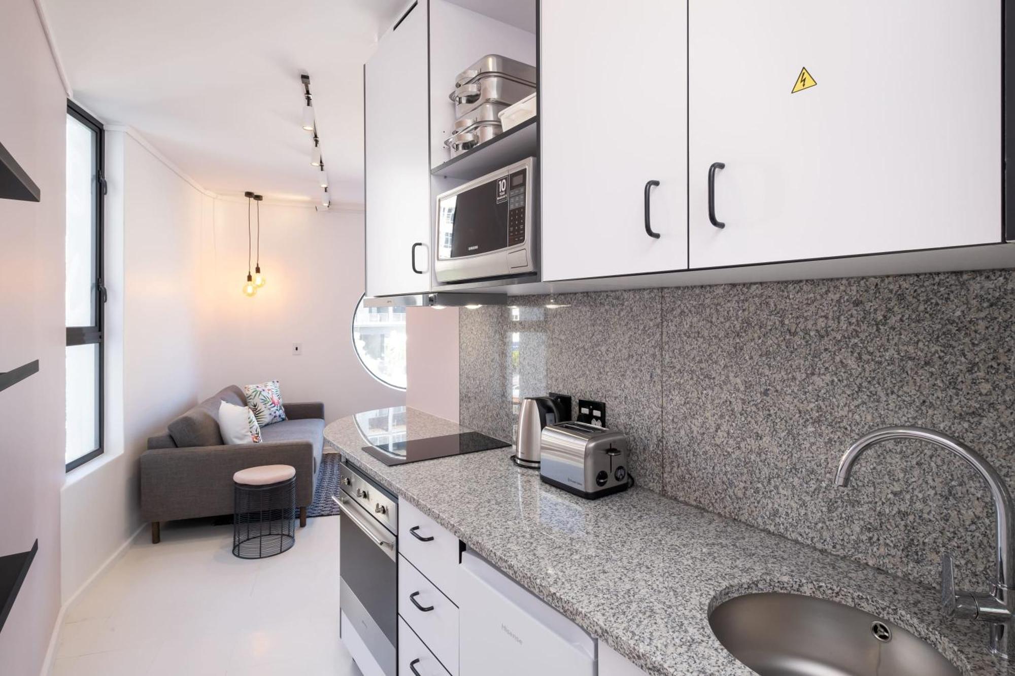 Flamingo 203: Sea Point Aprt With Mountain Views