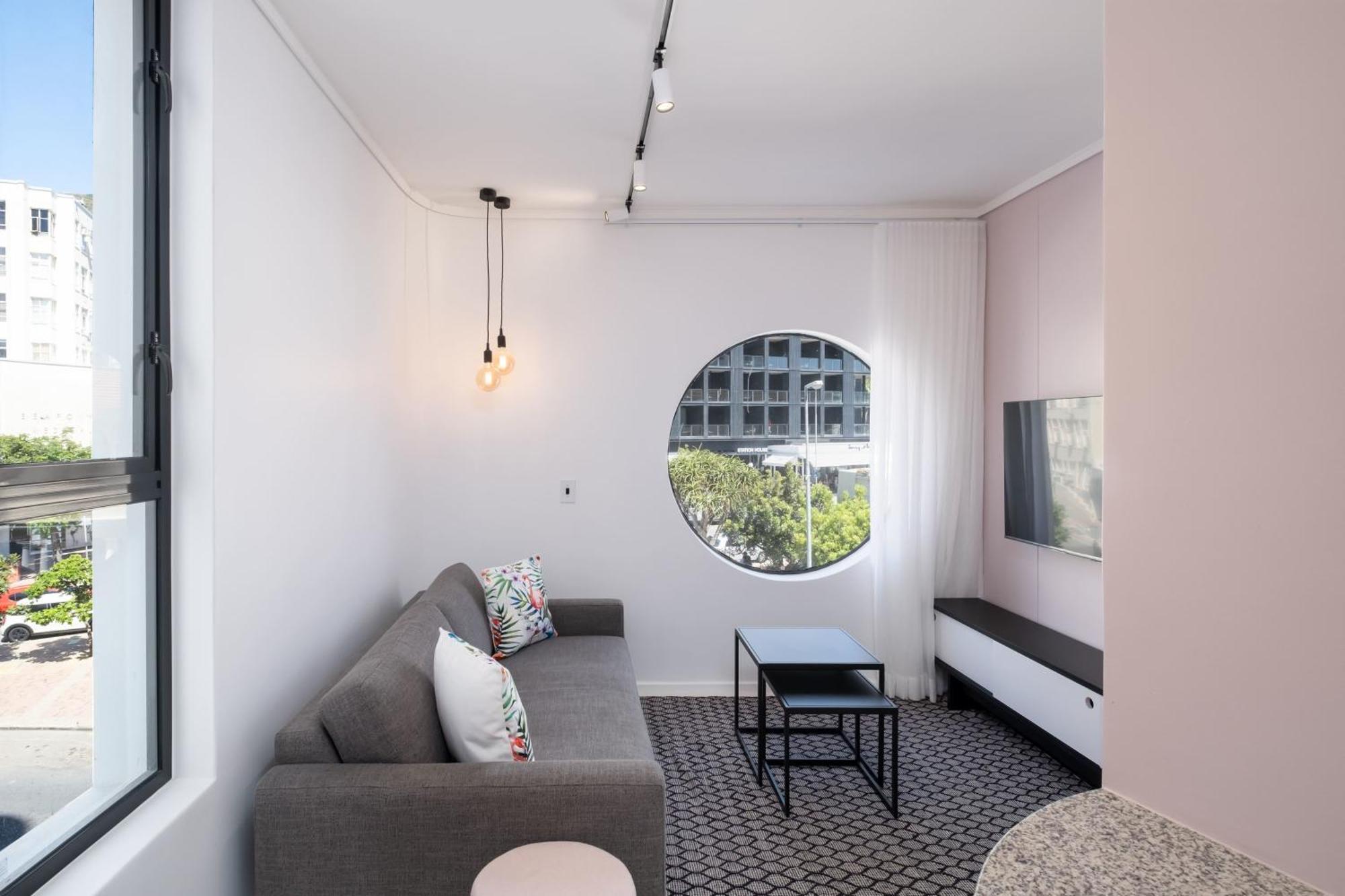 Flamingo 203: Sea Point Aprt With Mountain Views